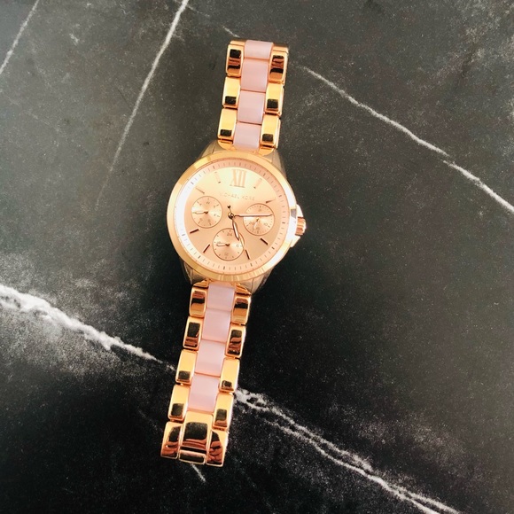 Michael Kors pink & gold watch (BNWOT) - Picture 5 of 7